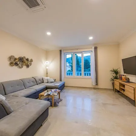 Lapad Sleeps 6 With Pool Air Con And Wifi Dubrovník