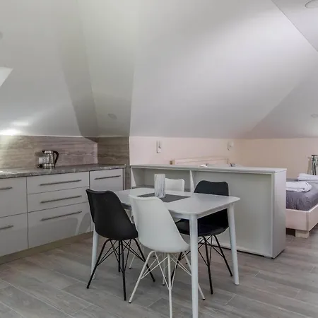 Lapad Sleeps 6 With Pool Air Con And Wifi Villa *