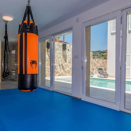 Lapad Sleeps 6 With Pool Air Con And Wifi * Dubrovnik