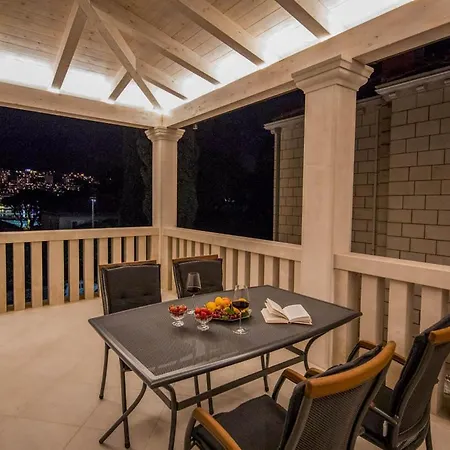 Lapad Sleeps 6 With Pool Air Con And Wifi Dubrovník